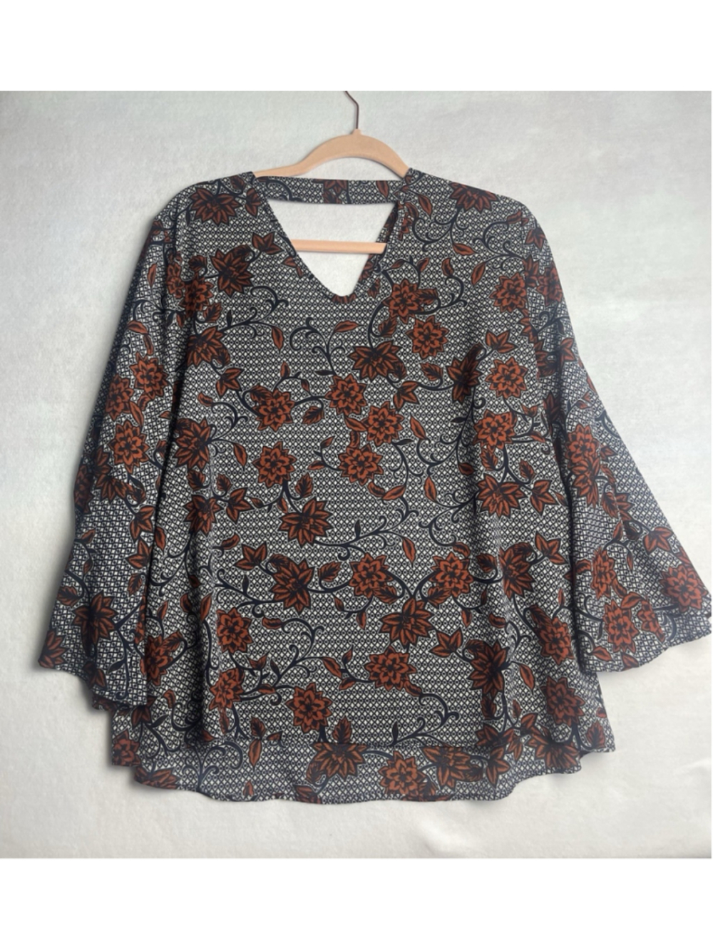 Counterparts Blue/White/Orange Floral V-Neck Keyhole 3/4 Sleeve Blouse XL - Picture 2 of 7